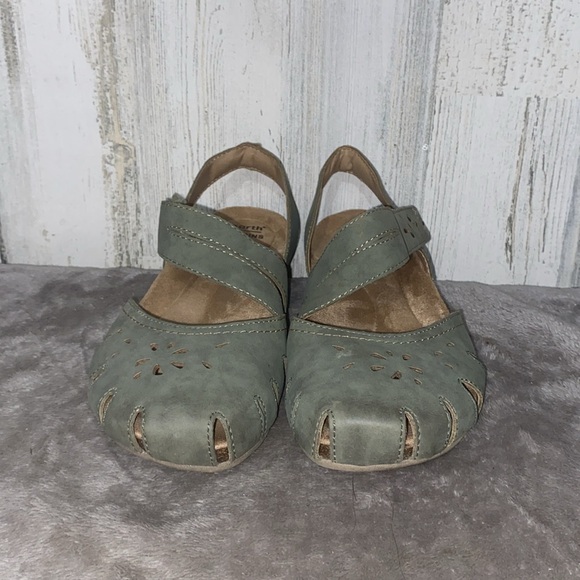 0704 Earth Green Sandals Comfortable Slip-On Design - Picture 3 of 10